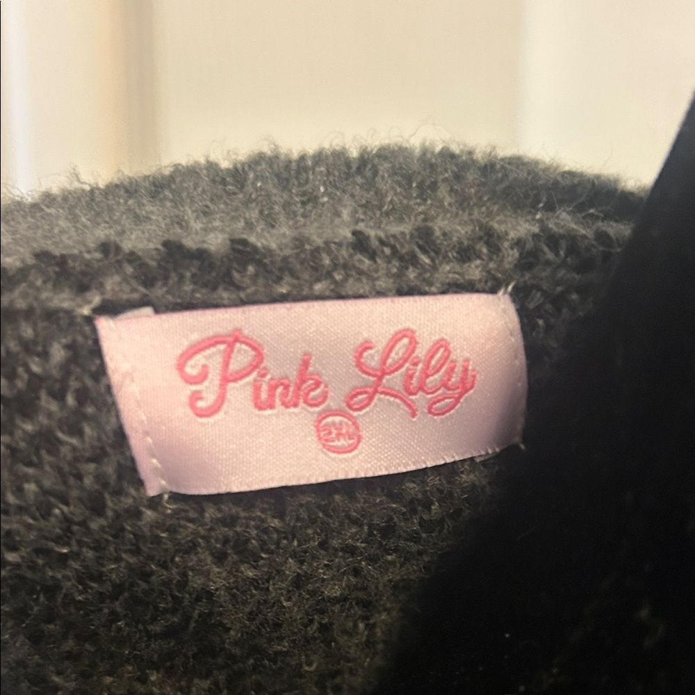 Pink Lily Gray Leopard Print Sweater   B - Picture 2 of 6
